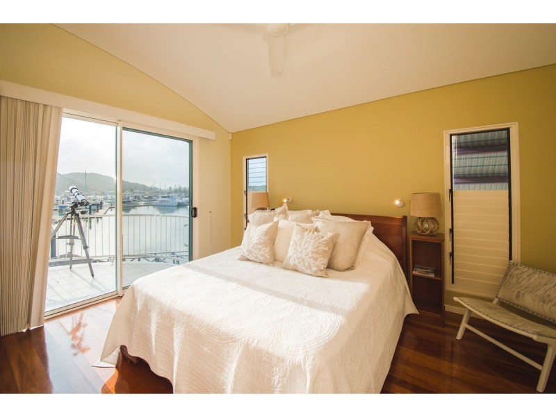 17 Bayside Way, Rosslyn QLD 4703