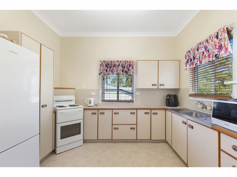 18 Parris Street, Park Avenue QLD 4701
