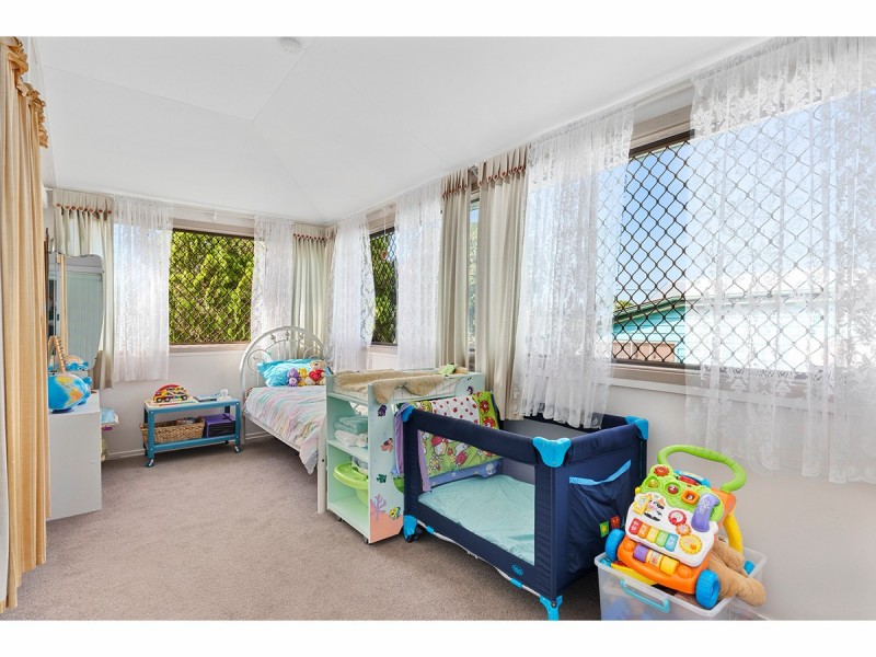 10 Medcraf Street, Park Avenue QLD 4701