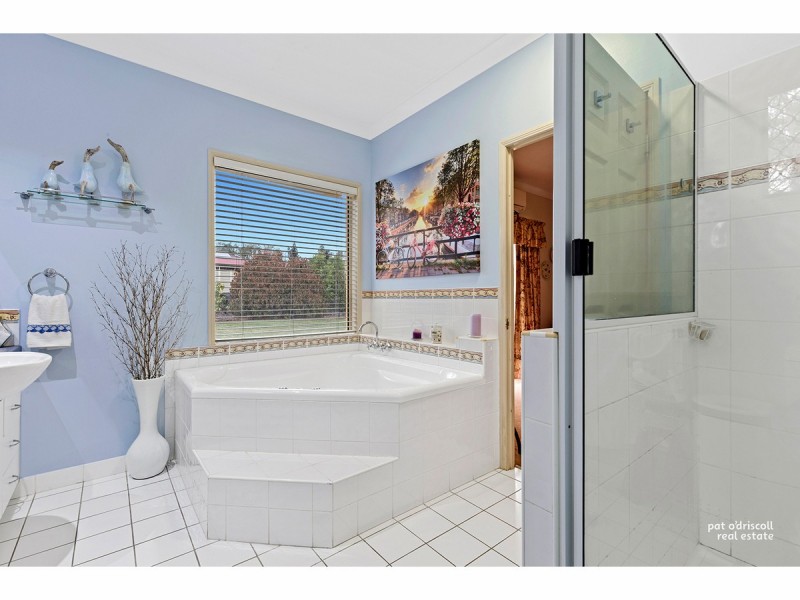 8 Mark Acton Close, Rockyview QLD 4701