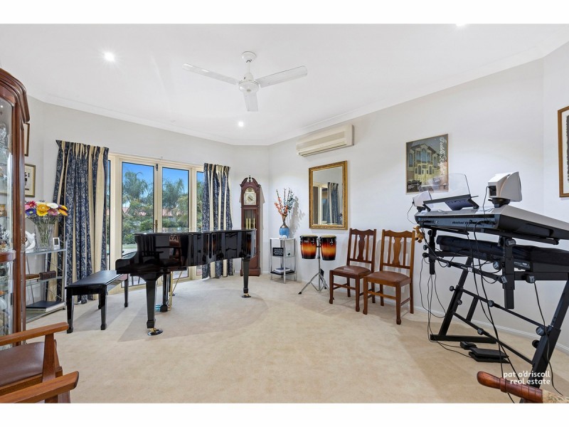 8 Mark Acton Close, Rockyview QLD 4701