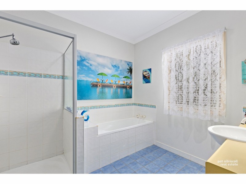 8 Mark Acton Close, Rockyview QLD 4701