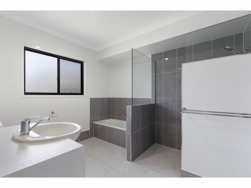 125 Main Street, Park Avenue QLD 4701