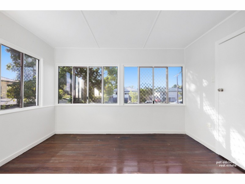 8 Thackeray Street, Park Avenue QLD 4701