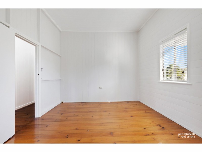 8 Thackeray Street, Park Avenue QLD 4701