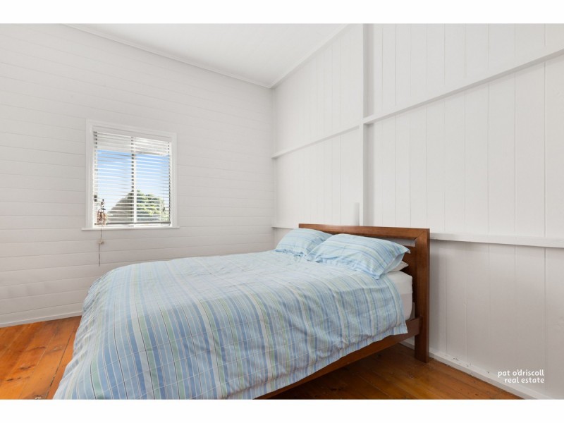 8 Thackeray Street, Park Avenue QLD 4701