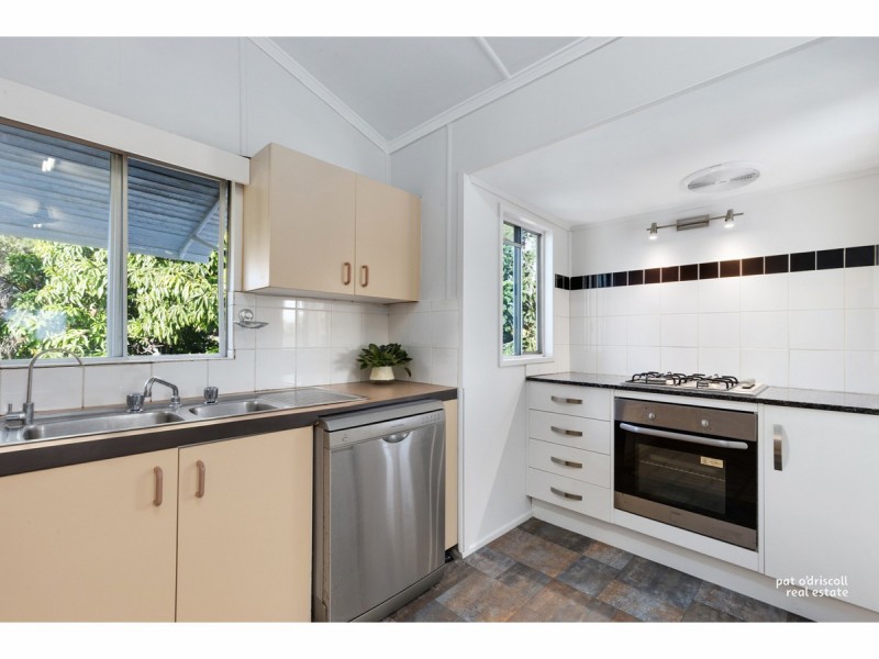 8 Thackeray Street, Park Avenue QLD 4701