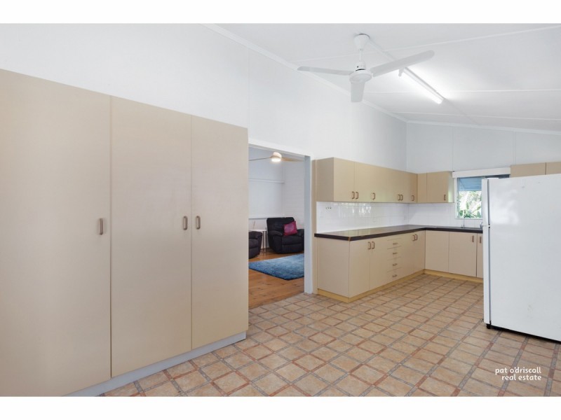 8 Thackeray Street, Park Avenue QLD 4701