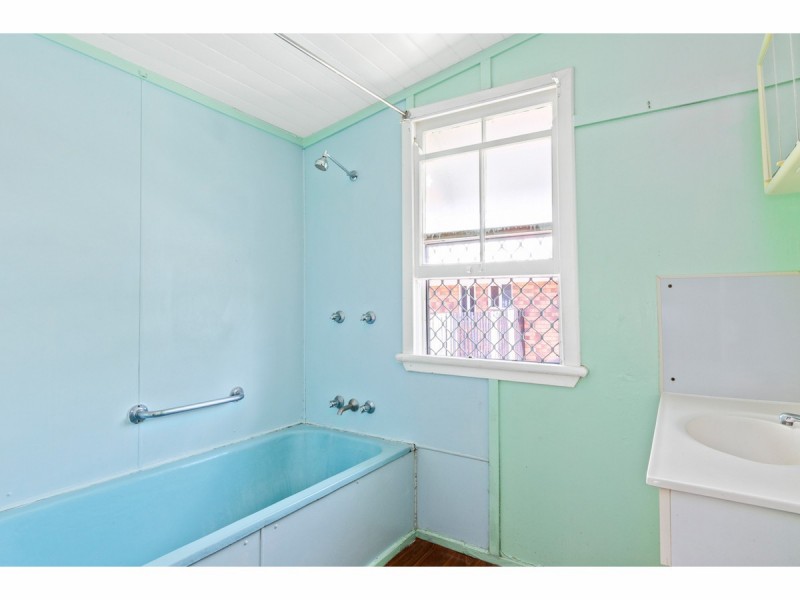 8B Mackay Street, Lakes Creek QLD 4701