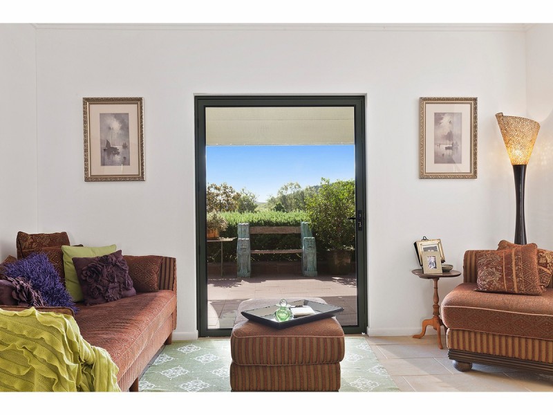 8 Laura Close, Rockyview QLD 4701