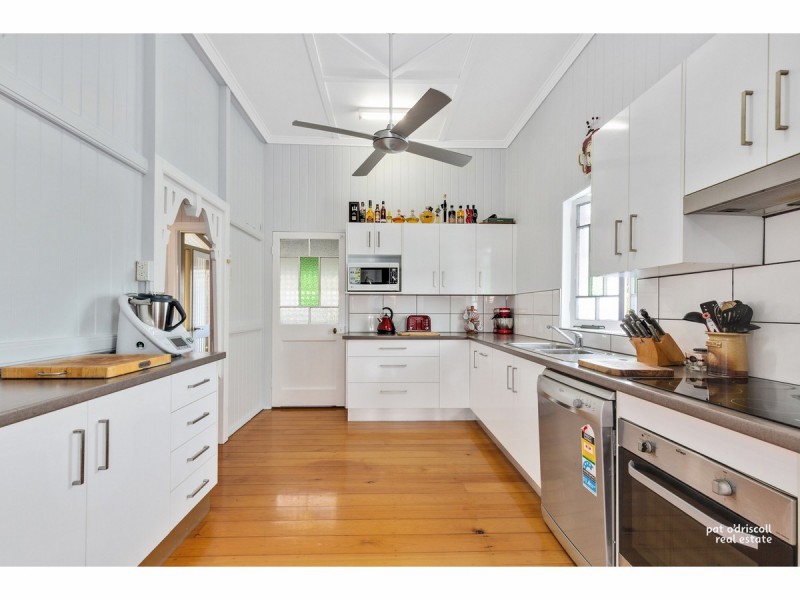 94 Davis Street, The Range QLD 4700