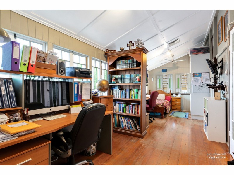 94 Davis Street, The Range QLD 4700