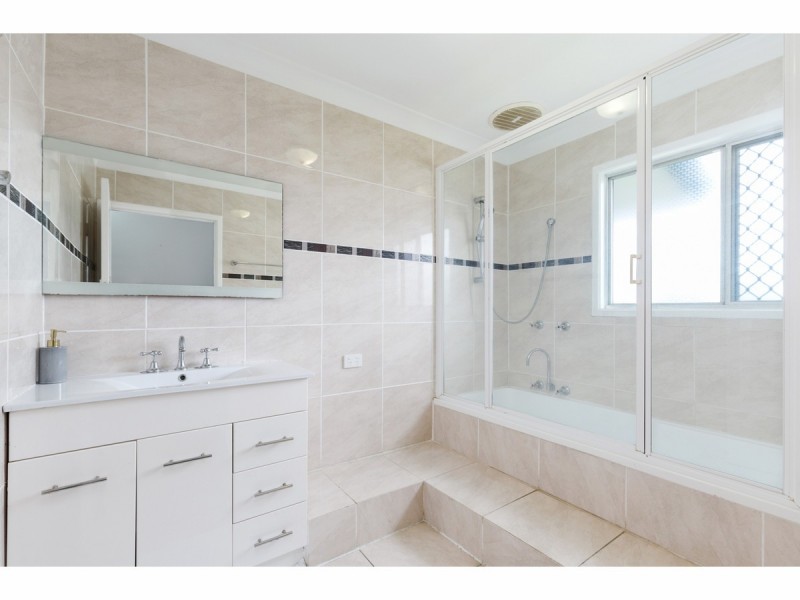 58 Gray Street, Park Avenue QLD 4701