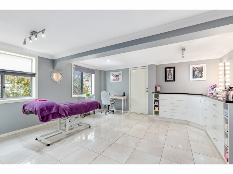 58 Gray Street, Park Avenue QLD 4701