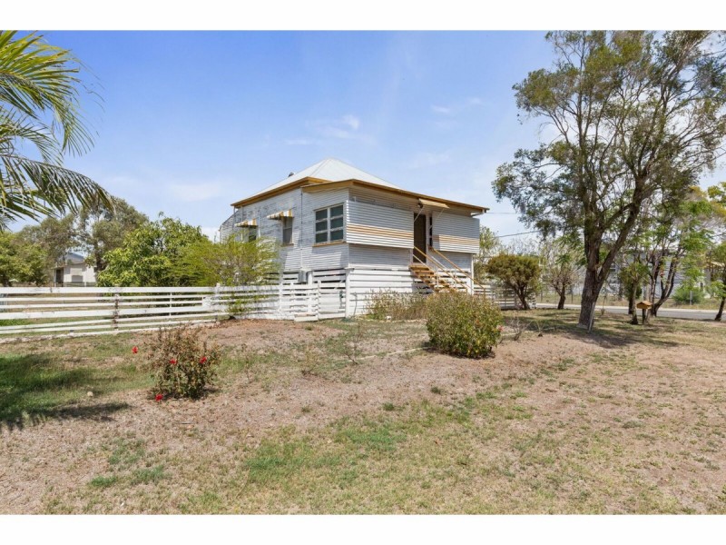 26 Dean Street, Berserker QLD 4701
