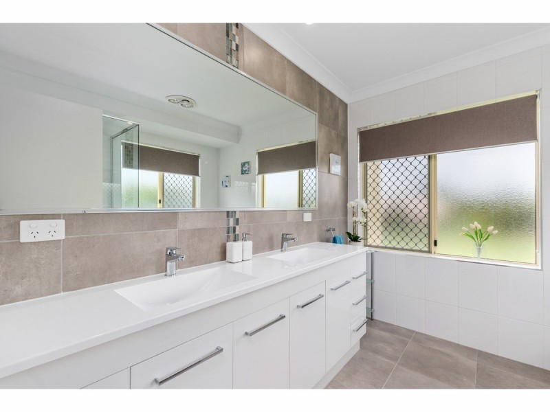 16 Grantleigh Close, Rockyview QLD 4701