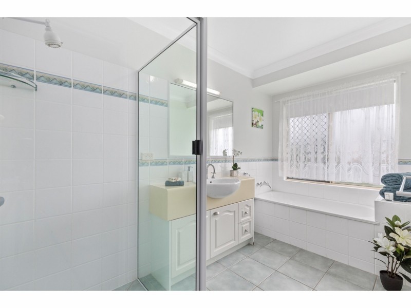 16 Grantleigh Close, Rockyview QLD 4701