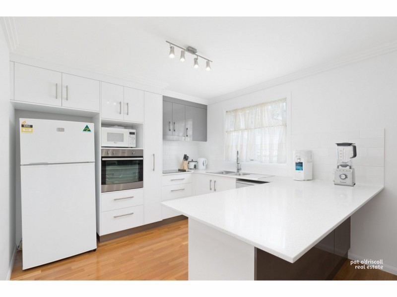9 Renshaw Street, Park Avenue QLD 4701