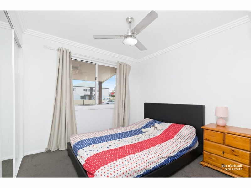 9 Renshaw Street, Park Avenue QLD 4701