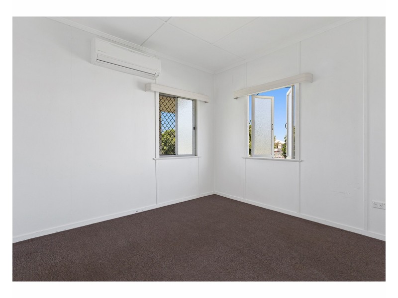 6 Thackeray Street, Park Avenue QLD 4701