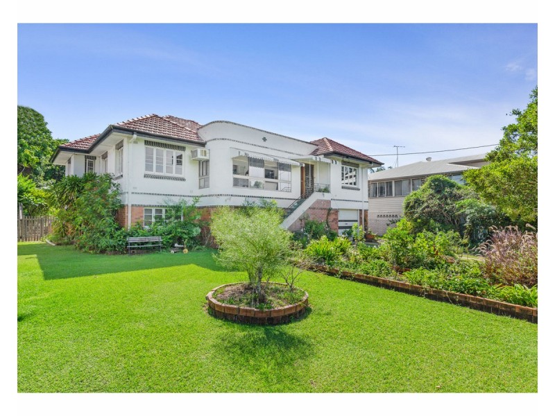 8 West Street, The Range QLD 4700
