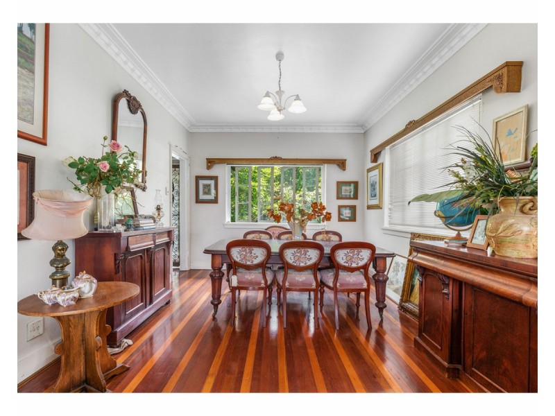 8 West Street, The Range QLD 4700