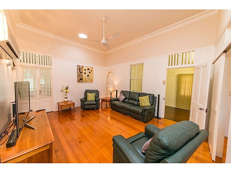 106 Caroline, The Range QLD 4700