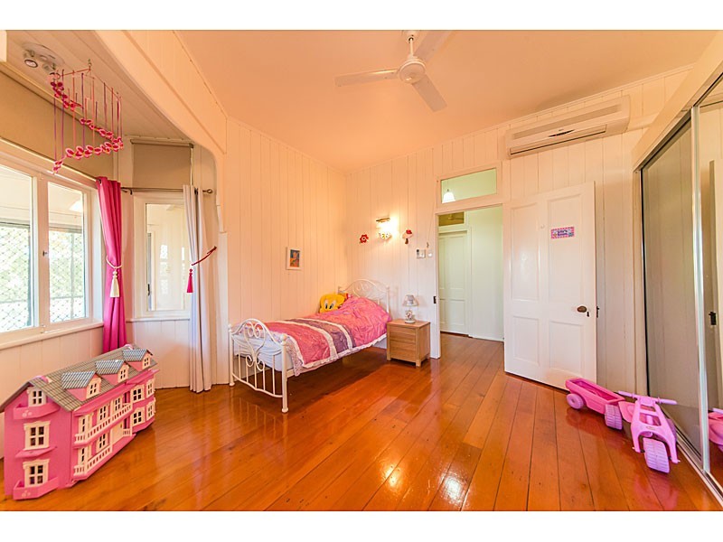 106 Caroline, The Range QLD 4700