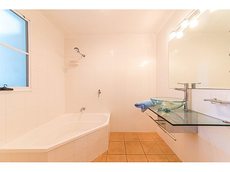 106 Caroline, The Range QLD 4700