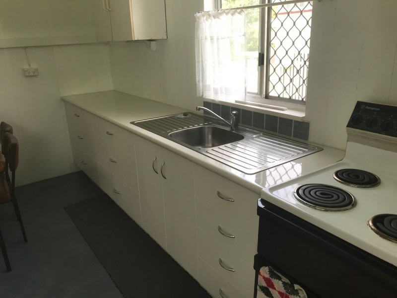 27 Face Street, Park Avenue QLD 4701