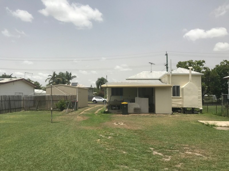 27 Face Street, Park Avenue QLD 4701
