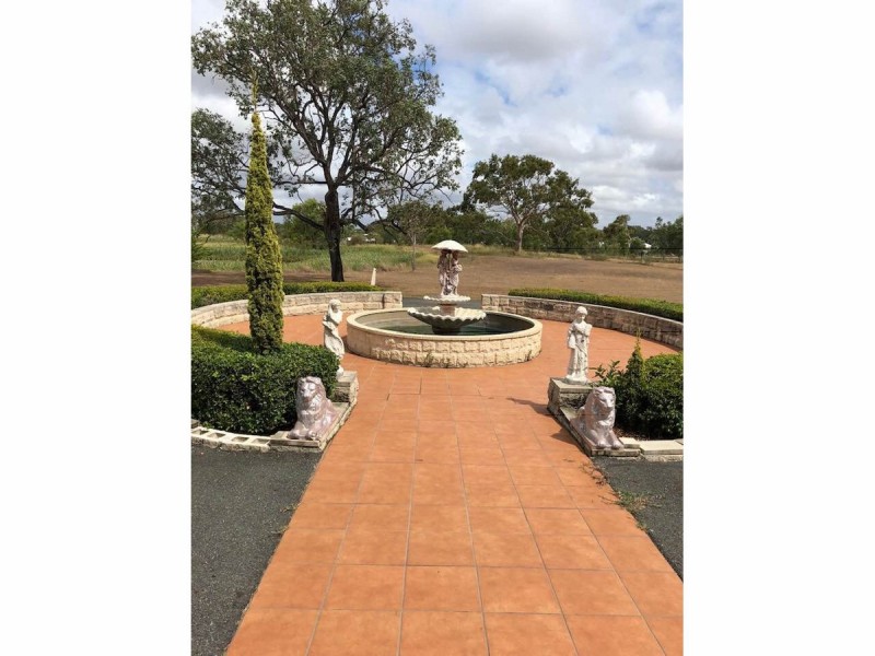 982 Yaamba Road, Parkhurst QLD 4702