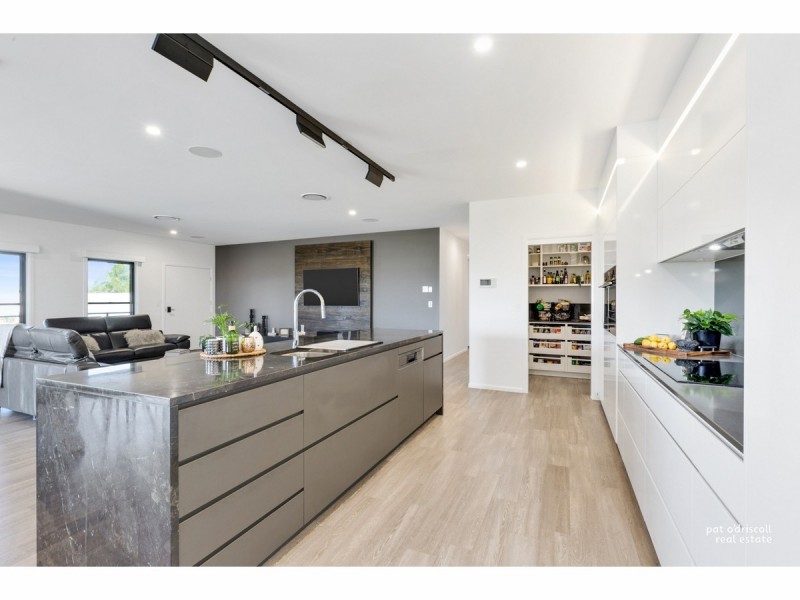 102 Caroline Street, The Range QLD 4700