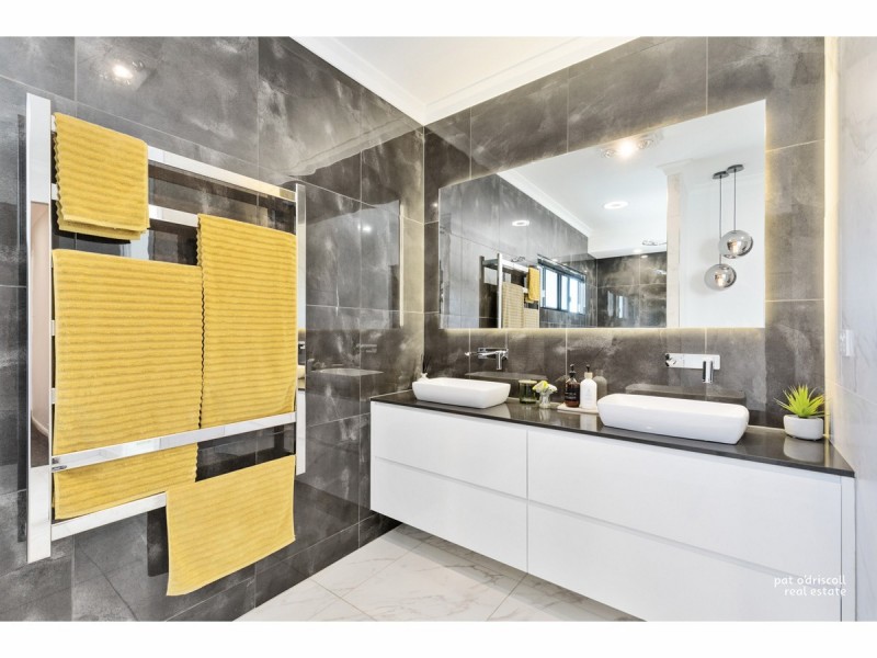 102 Caroline Street, The Range QLD 4700