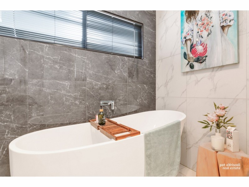 102 Caroline Street, The Range QLD 4700