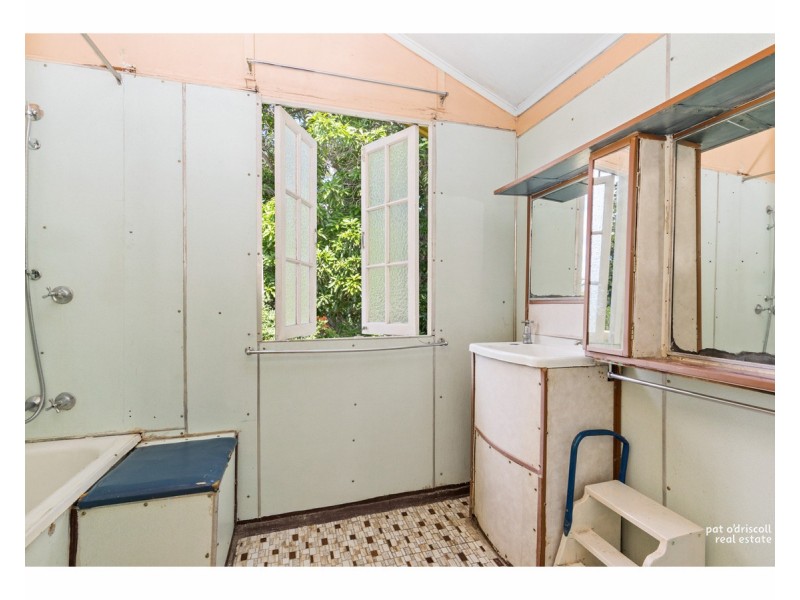 34 Thomasson Street, Park Avenue QLD 4701