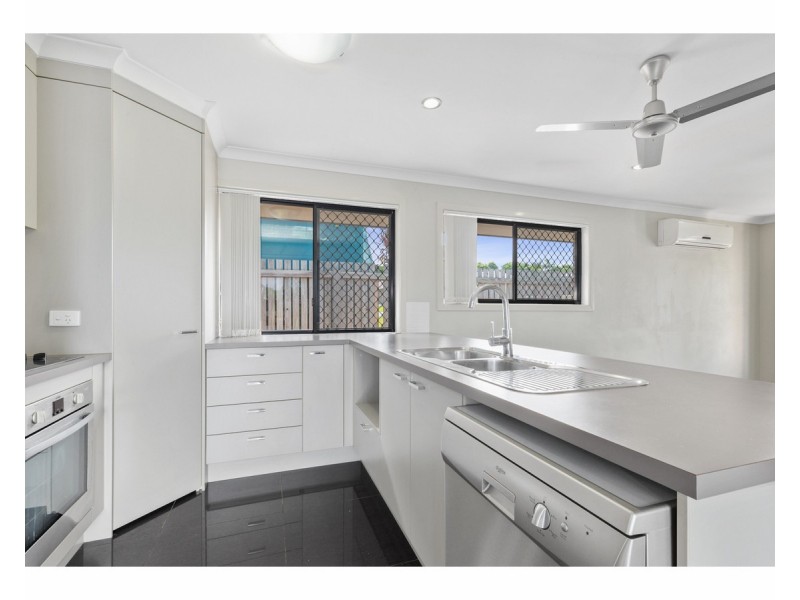 2/249 Mason Street, Koongal QLD 4701