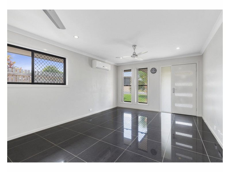 2/249 Mason Street, Koongal QLD 4701