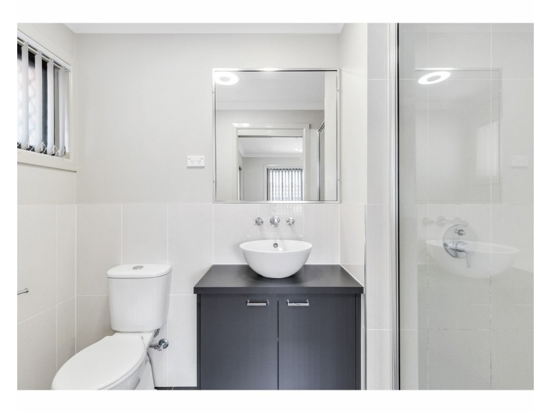 2/249 Mason Street, Koongal QLD 4701