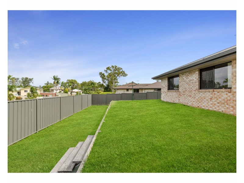 2/249 Mason Street, Koongal QLD 4701