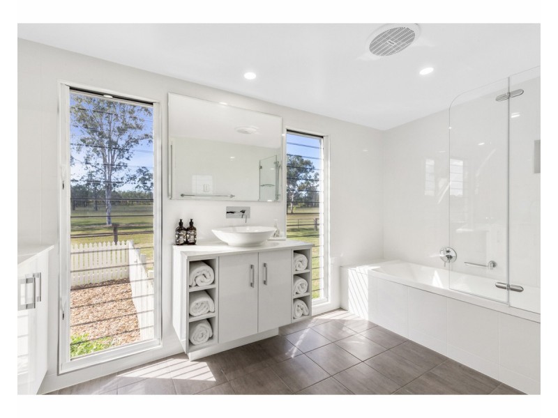 102 Nielsen Avenue Glenlee, Glenlee QLD 4711