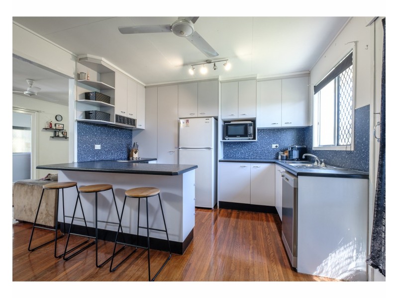 11 Snelling Street, Park Avenue QLD 4701