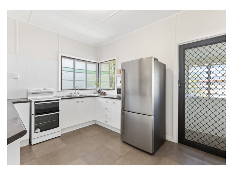 10 Luck Avenue, Wandal QLD 4700