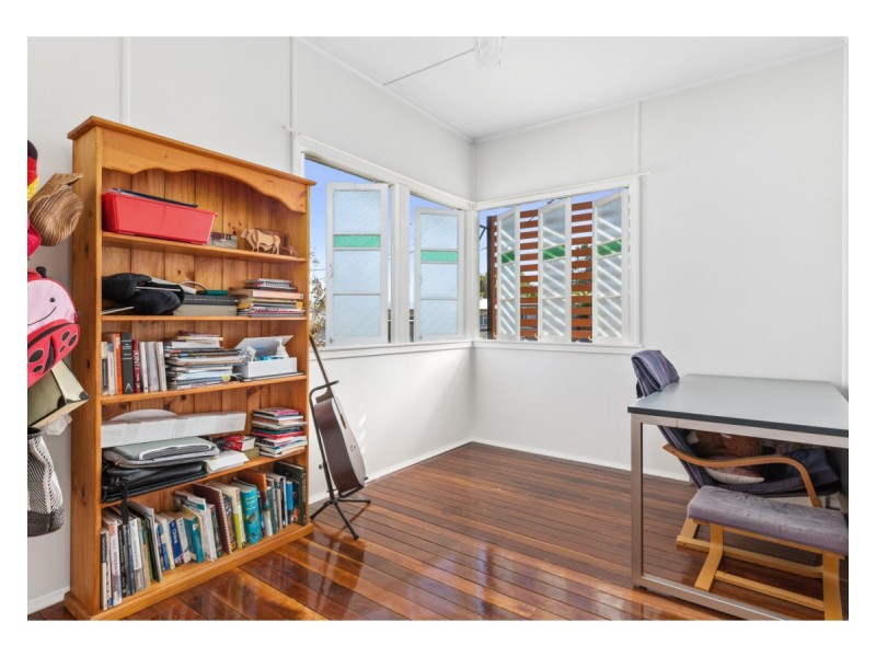 10 Luck Avenue, Wandal QLD 4700