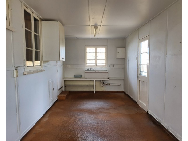 38 Cousins Street, The Range QLD 4700