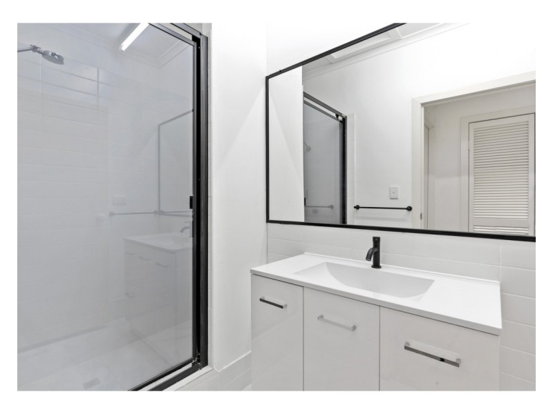 2/31 King Street, The Range QLD 4700