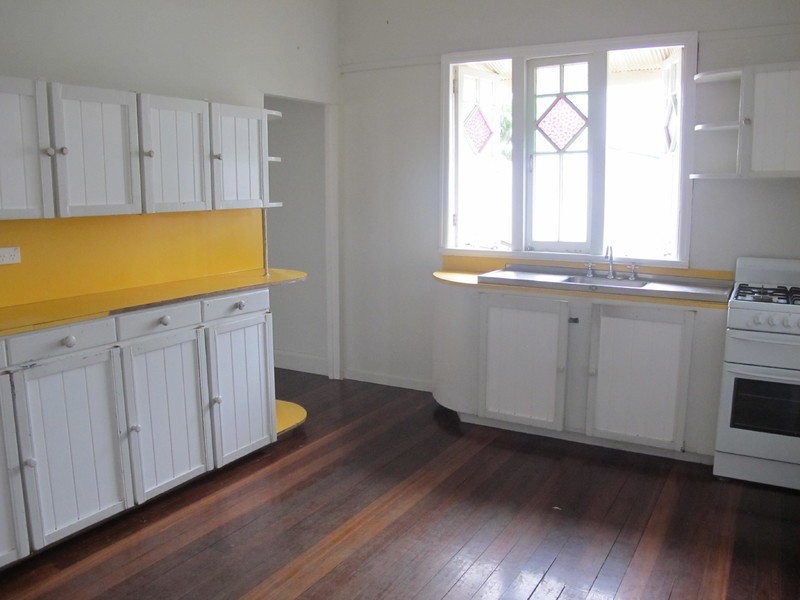 22 Charles St, Berserker QLD 4701