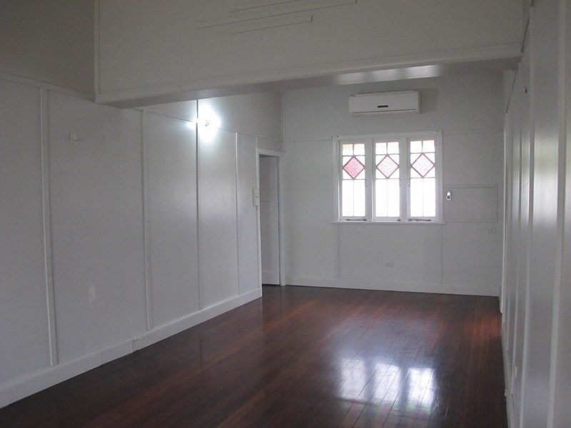 22 Charles St, Berserker QLD 4701