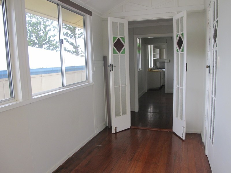22 Charles St, Berserker QLD 4701