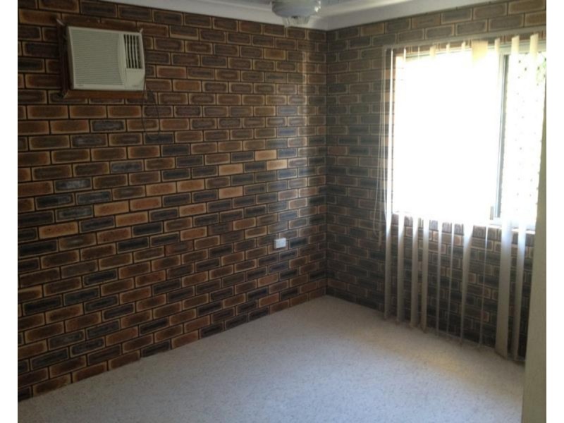 4/223 Denham Street, The Range QLD 4700